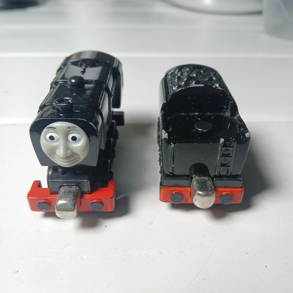 Neville Thomas & Friends Take N Play Die Cast Train Magnetic Tender Engine Toy